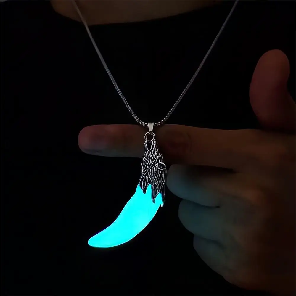 New Personality Trend Men's Luminous Wolf Tooth Pendant Dark Glowing Cool Animal Hyena Tide Man Versatile Necklace