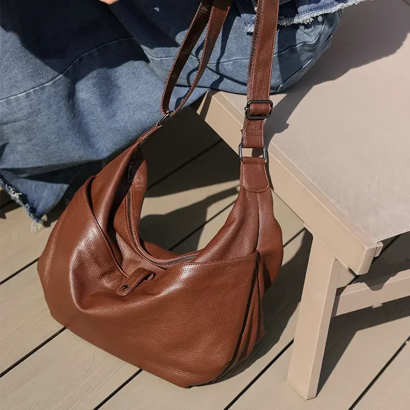 

2025 Leather Women's Bag Soft Leather Large Capacity Crescent Diagonal Bag Leisure Designer Luxury Bag