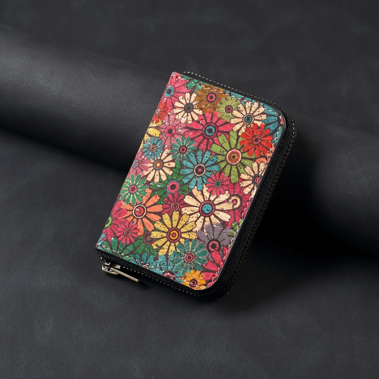 

Кошелек Denior Floral Cork Magsafe с магнитным креплением, многослотовый, с защитой от кражи и RFID, вмещает 6-10 кредитных карт, с застежкой-молнией