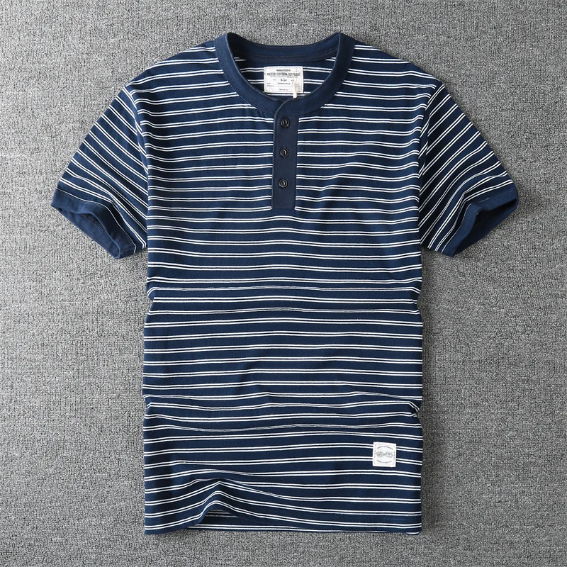 

Летняя американская ретро футболка из плотного хлопка с воротником Генри и короткими рукавами модного бренда Amei цвета хаки в полоску с половиной рукава