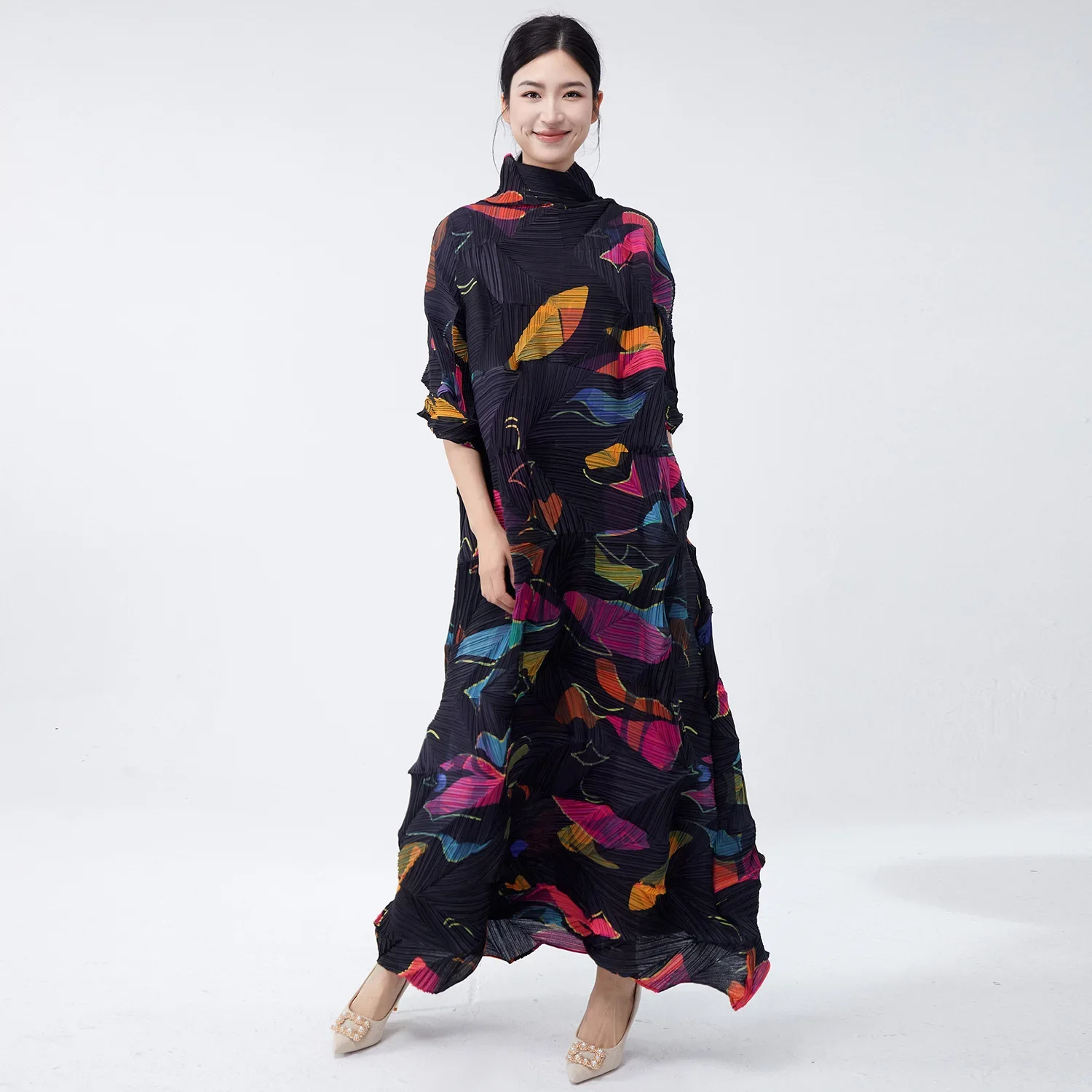 Women's pleated dress Miyake Pleated Fashionable baggy high-neck five-point sleeved elegant long dress