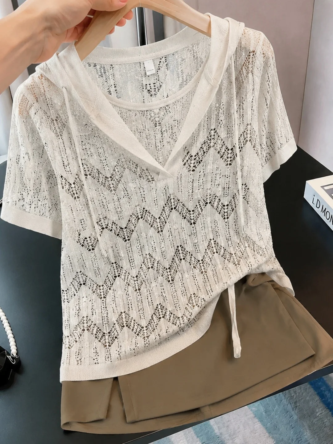 

Elegant Hollow out Lightweight Ice Silk Knitted Top Short Sleeve Soft Summer Fashion Slimming Sun Protection Women's Fashion