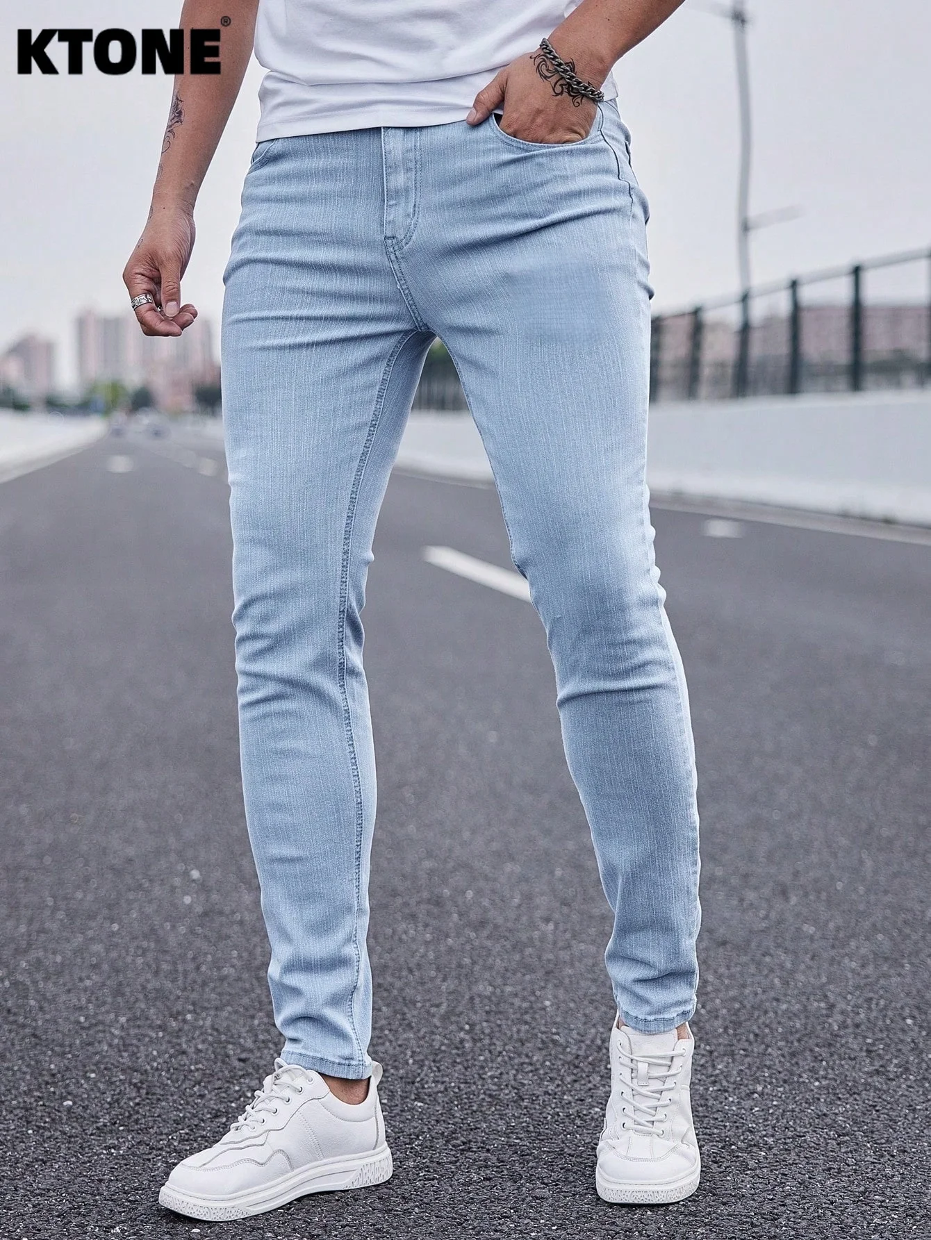 

Мужские джинсы Slim Fit в стиле ретро для свиданий. Аксессуары и ремни в комплект не входят.