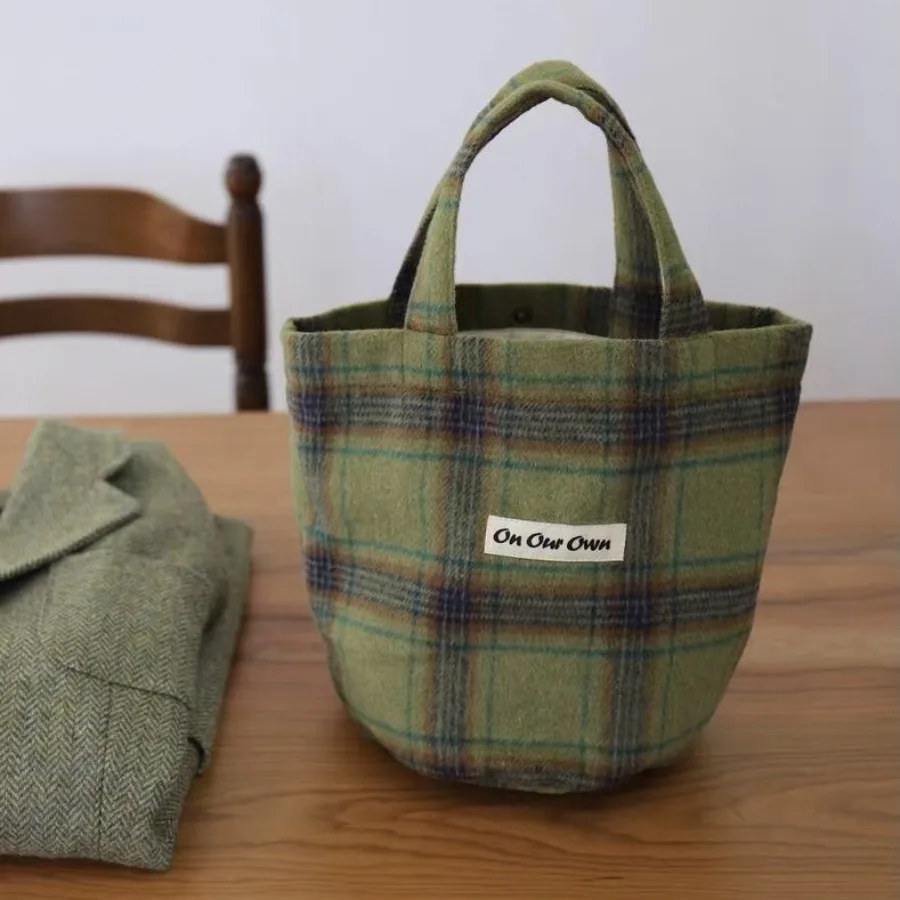 

【Новый стиль】Новая ретро-сумка из шерсти для женщин, маленькая текстурированная сумка-тоут, утолщенная сумка для ланча, сумка-ведро.