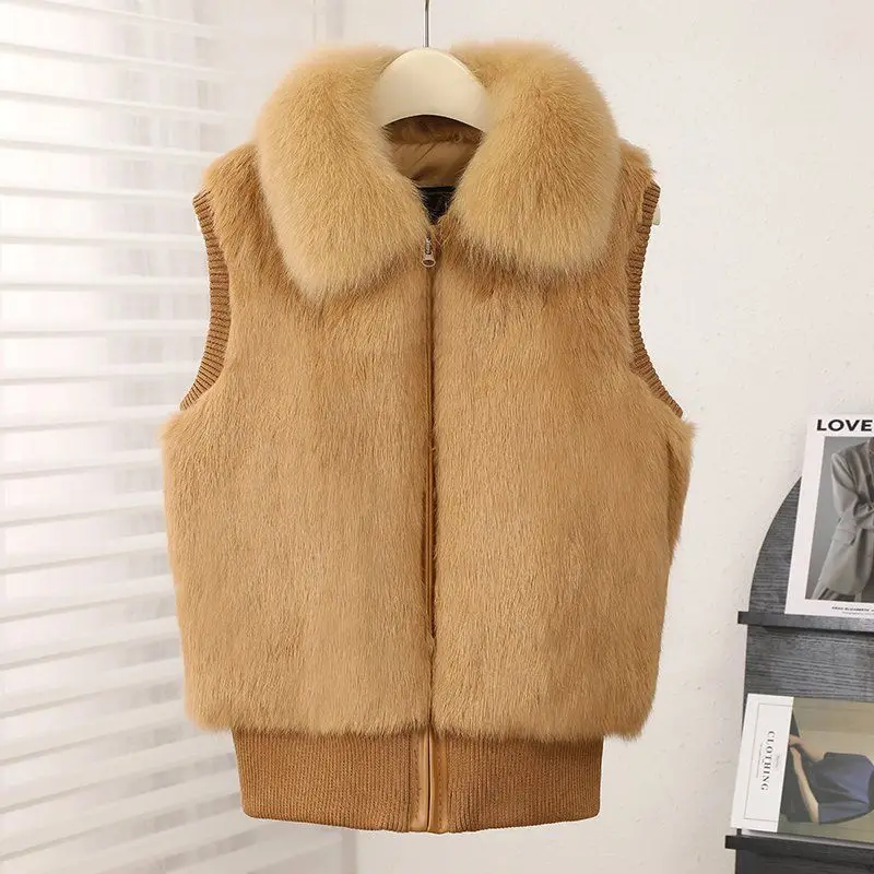 سترة جلدية جديدة ذات ياقة من الفرو بقصة ضيقة لعام 2025 متعددة الاستخدامات ملابس قصيرة للخريف والشتاء موضة ترفيهية حس التصميم XT1808