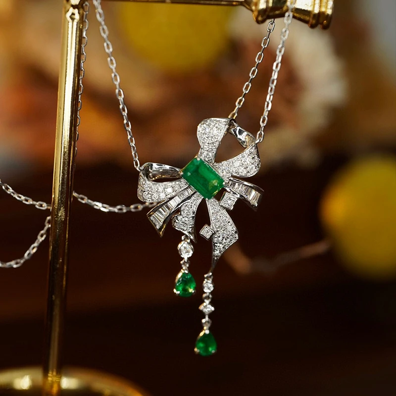 Aazuo Banquet jewelry 18K White Gold Natural Emerald Real Diamonds Bowknot Necklace Gifted For Women  Engagement Party Au750