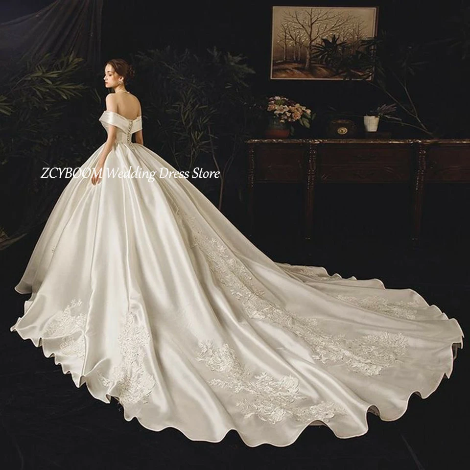 Elegante scollo a barca senza schienale con spalle scoperte Appliques abito da sposa 2024 abito da ballo lunghezza del pavimento Sweep Train abito da sposa con lacci