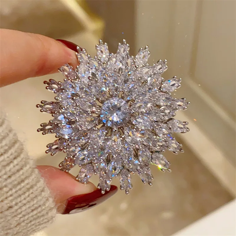 Luxury Brooches For Women Big Flower Gold Color White Zirconia Fashion Jewelry Elegant Gown Clothes Pin Accessories Party Gift