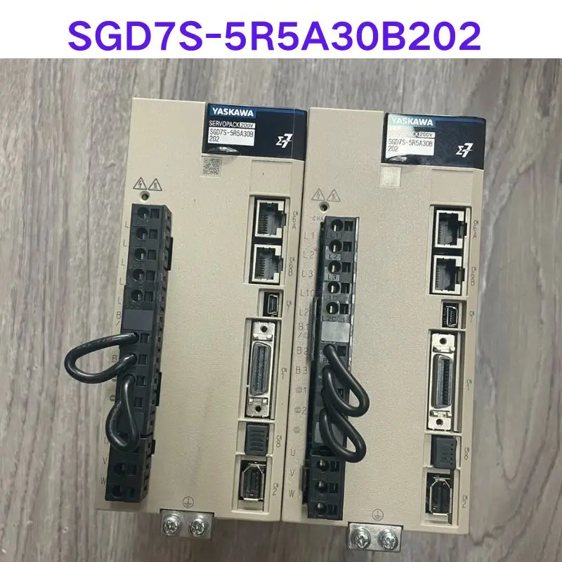 

Second hand test OK SGD7S-5R5A30B202 Servo drive