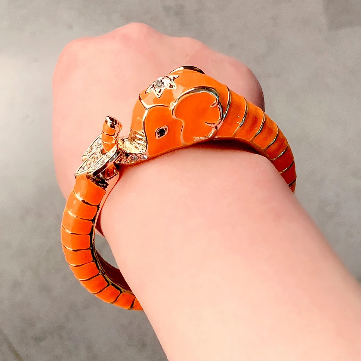 New Animal Style Elephant Statement Bangle Bracelet for Women Inlaid Rhinestone Enamel Cuff Bangle 8 Colors Party Jewelry