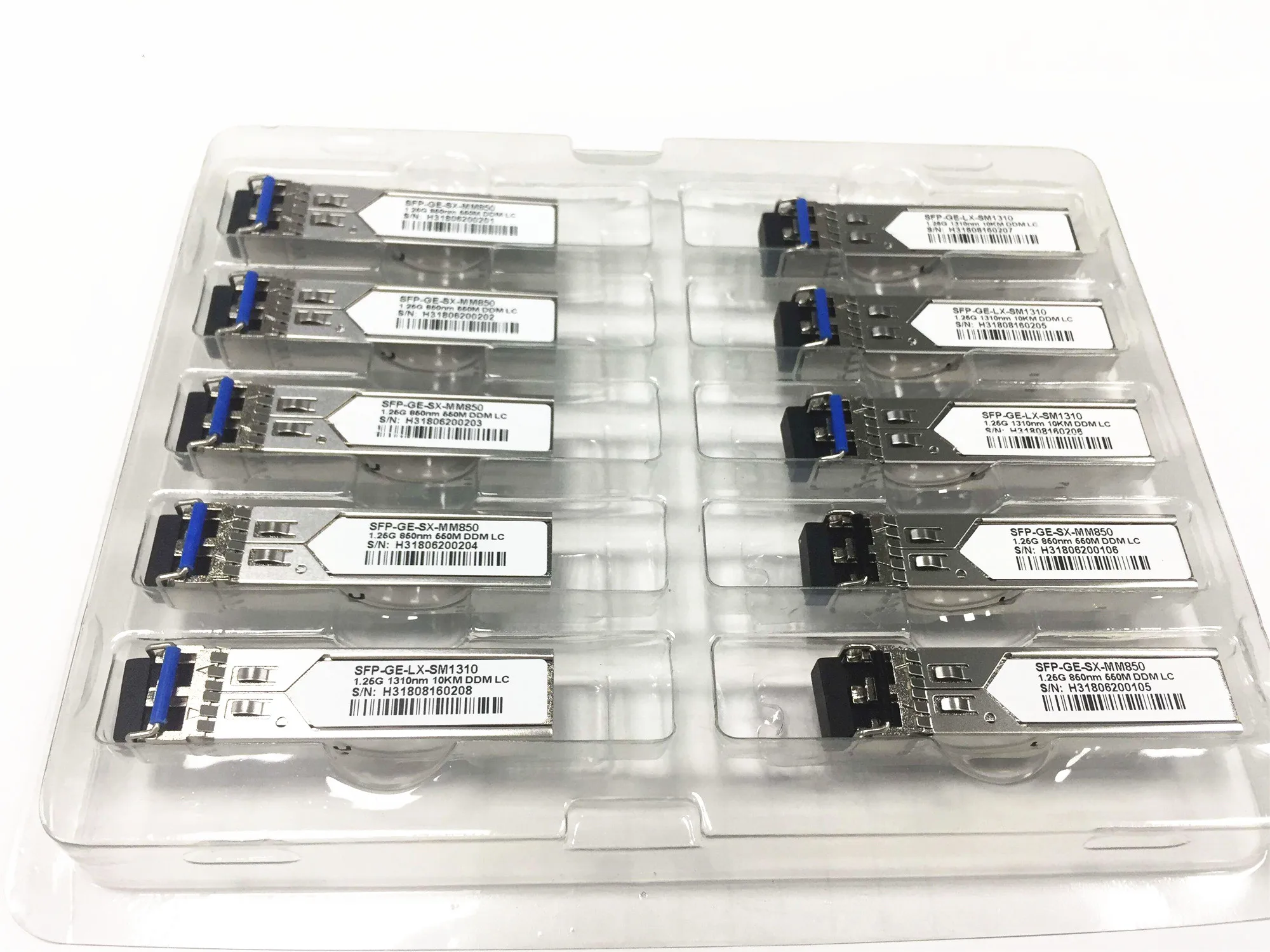 وحدة SFP QSFP28 CWDM4 جهاز إرسال واستقبال بصري بطول 2 كجم مع مراقبة تشخيص رقمية كاملة في الوقت الحقيقي وعلامة تبويب السحب