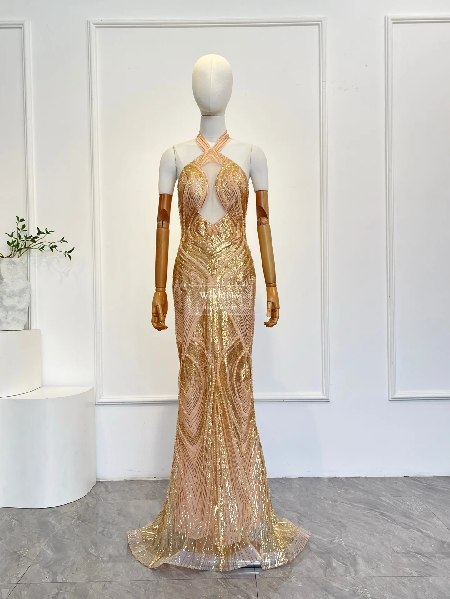 

Gold Sequin Halter Neck Geometric Pattern Formal Evening Dress Women Gown