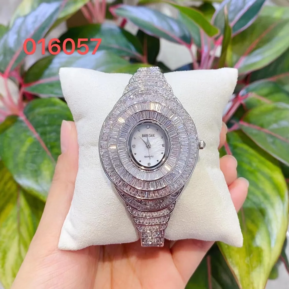 016057 Luxury Women's Watches Cubic Zircon CZ Bracelet Watch 19.3cm for Lady's Wedding Party Jewelry Accessory Have Watches Box