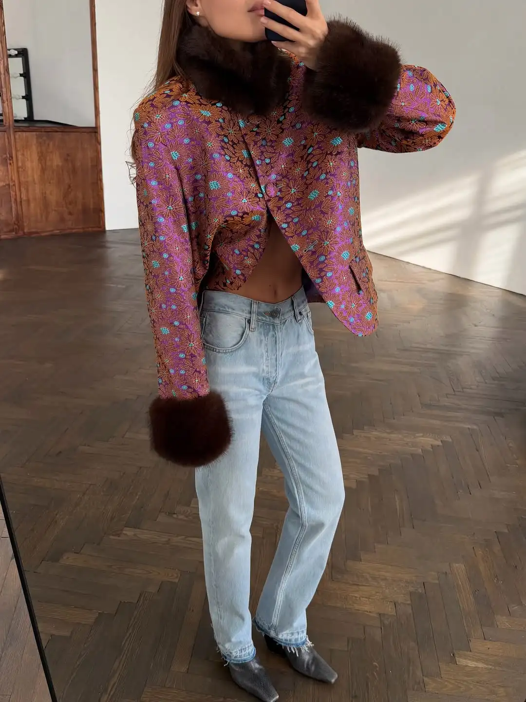 Open Front Cropped Jacquard Jacket for Women Floral Brocade Pattern Faux Fur Collar Cuff Long Sleeve Vintage Elegant Outerwear