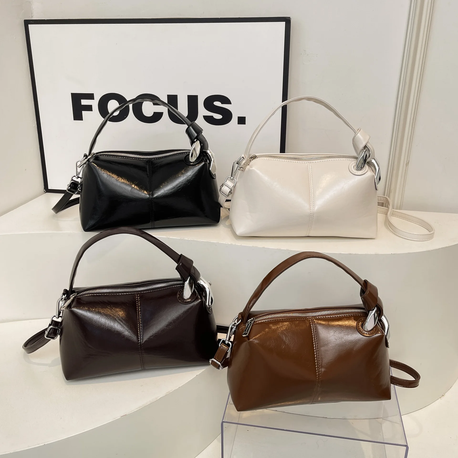 Vintage kussentas 2025, luxe portemonnee met handvat aan de bovenkant voor dames, ruime schouder crossbody, niche dag tot nacht draagtas, getextureerde sling