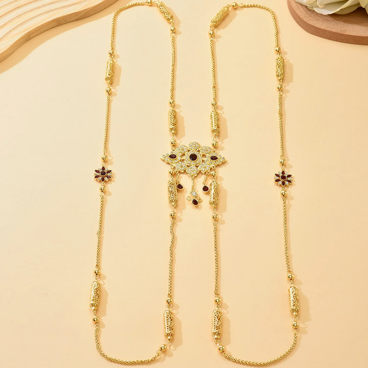 สายโซ่/เข็มขัดประดับลายดอกไม้ชุบทองหรูหรา  เครื่องประดับระดับไฮเอนด์สุดสง่างามสำหรับชุดเจ้าสาว งานแต่งงาน และงานเทศกาลแบบดั้งเดิม