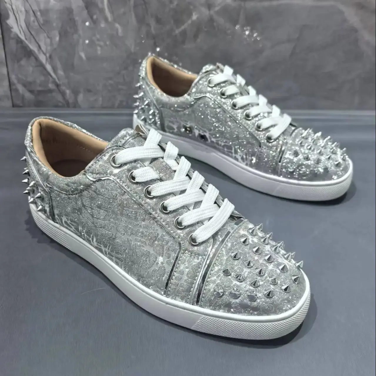 Givencci Silver Full Rivets Women Flat Shoes Round Toe Narrow Band Lace-Up Sapatos Femimino Street Style Fashion Sneakers Female