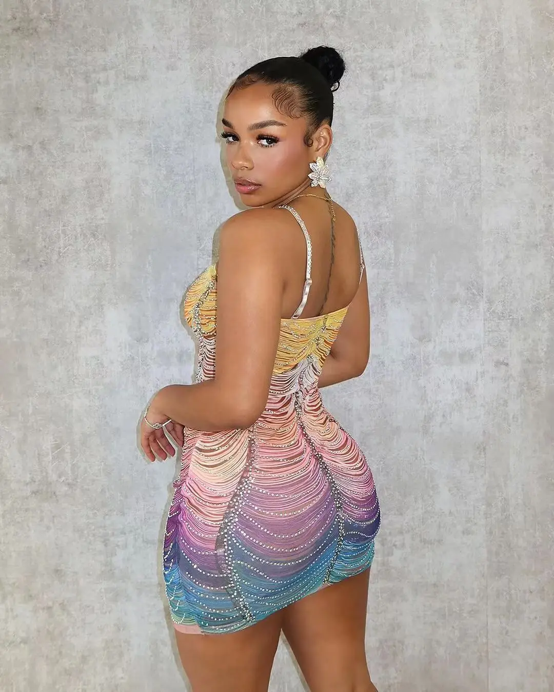 D8694 verão novo vestido sexy feminino estilo europeu e americano com alça fina, impressão de posicionamento, strass, camada dupla min