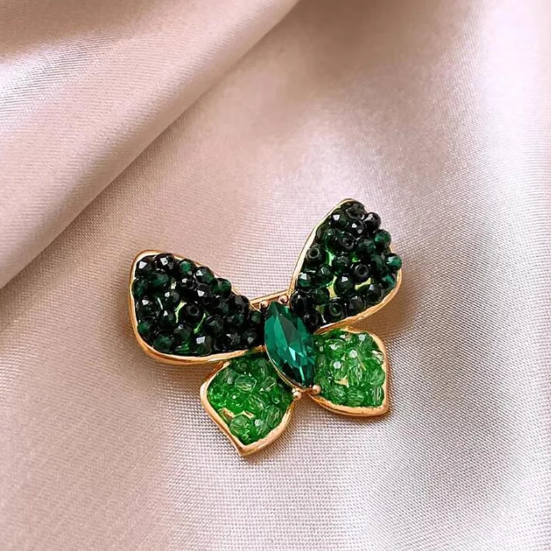 Broches retro requintado cristal verde borboleta para as mulheres, acessórios de vestuário das meninas, Pins elegantes, High End Corsage, temperamento