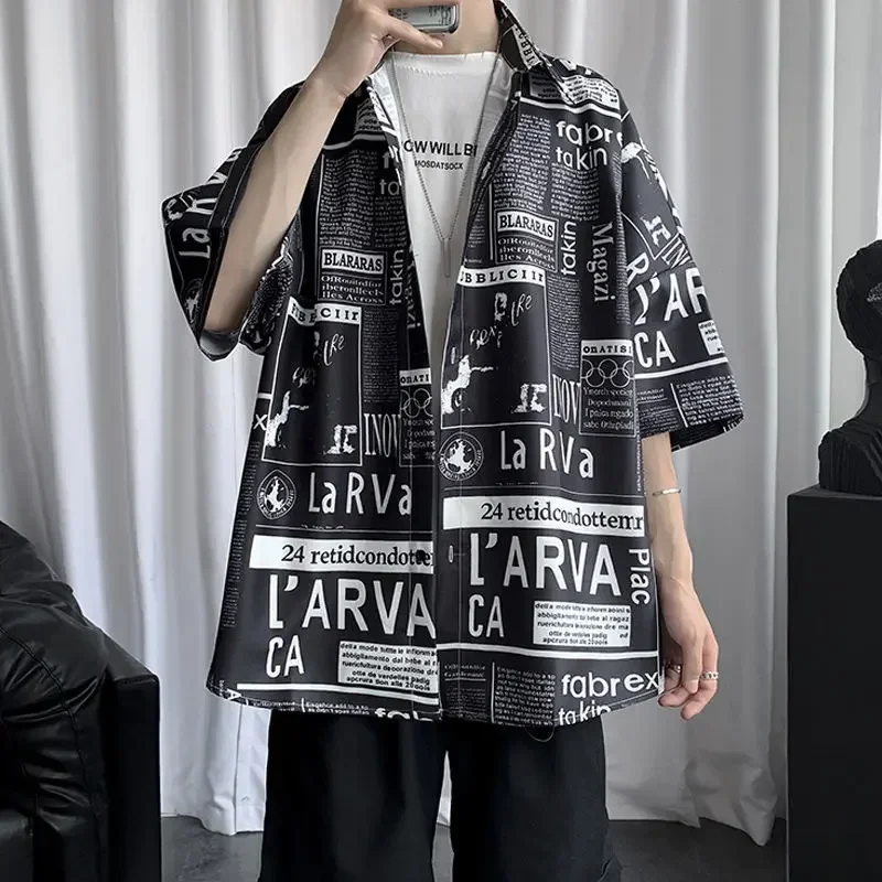 2025 Newspaper Print Shirt Men\'s Japanese Loose Half Sleeve Blouses Summer Casual Stand Collar Tops for Teen Boys