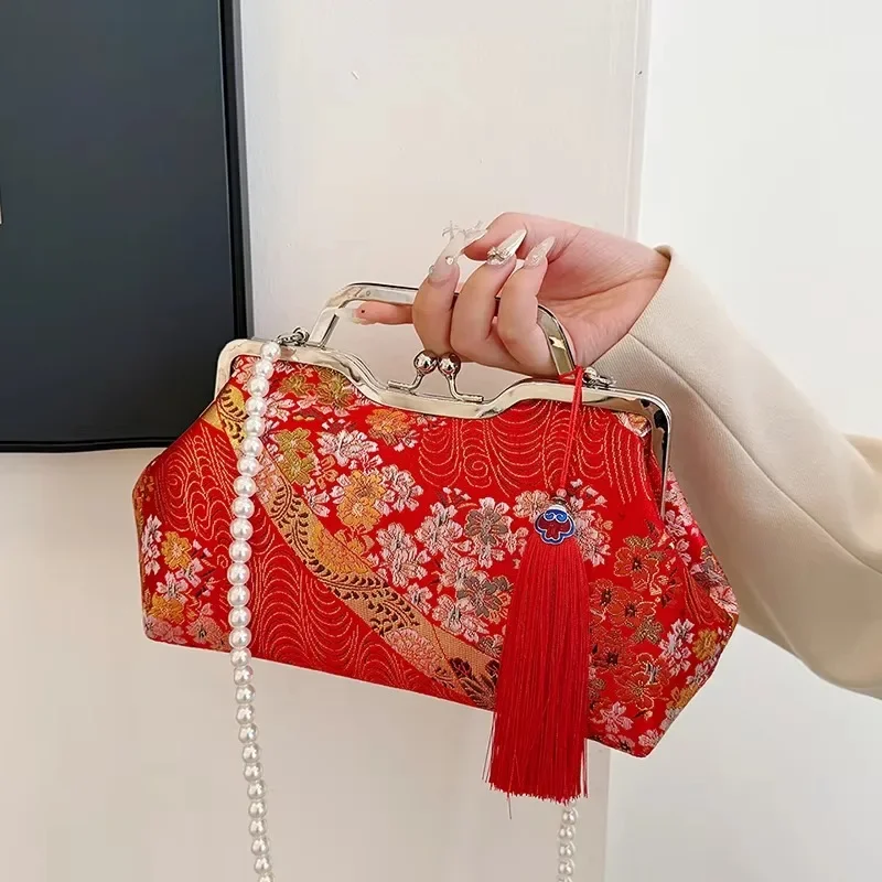 

New Chinese Embroidery Banquet Bag 2025 New Chinese Style Manga Silk Pearl Crossbody Bag Retro Elegant Clip on Shoulder Bag