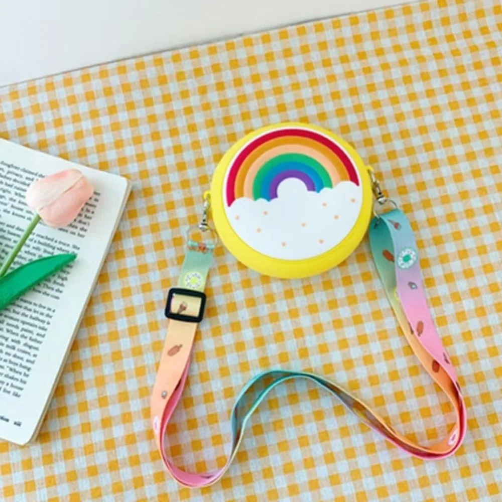 

Mini Size Donut Crossbody Bag Adjustable Strap Zipper Closure Mini Snack Bag Silicone Material Rainbow Design
