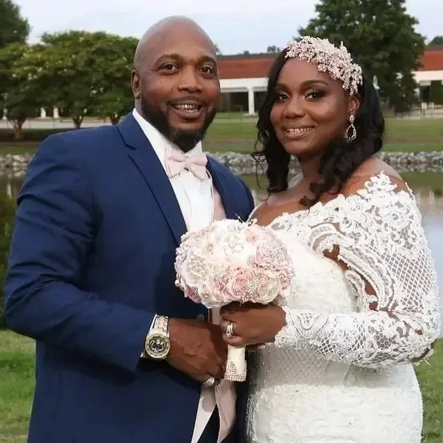 Maßgeschneidertes schulterfreies Meerjungfrau-Hochzeitskleid mit Spitzenapplikationen, Robe De Marriage, lange Ärmel, mehrschichtige Rüschen, Brautkleid