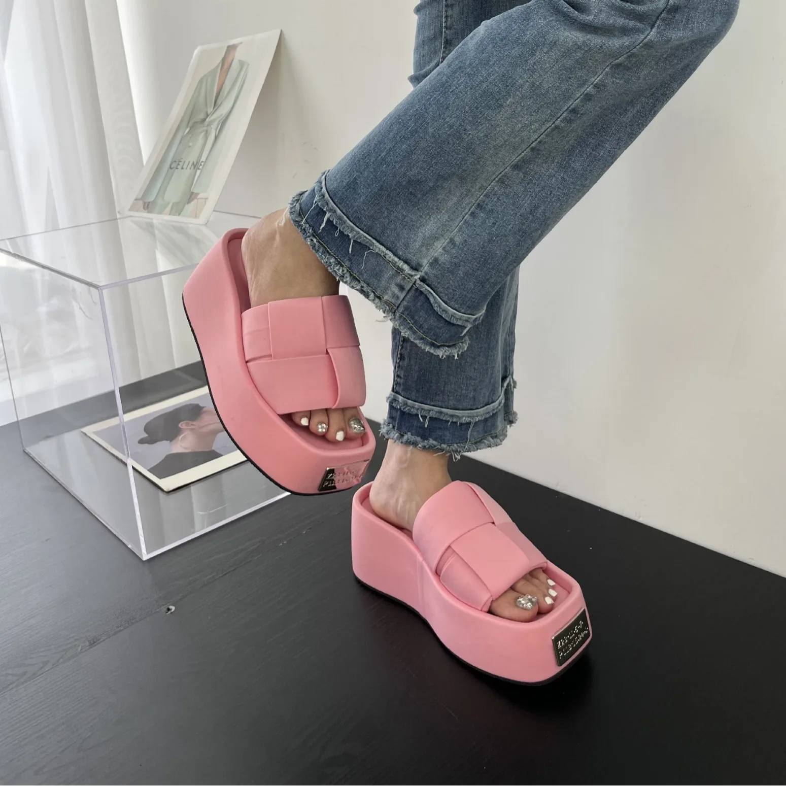 Street Shoot Fashion Matcake Bottom Outward Wearing Women's Slippers with Thickened Bottom Letter Cover Finger Cool Slippers