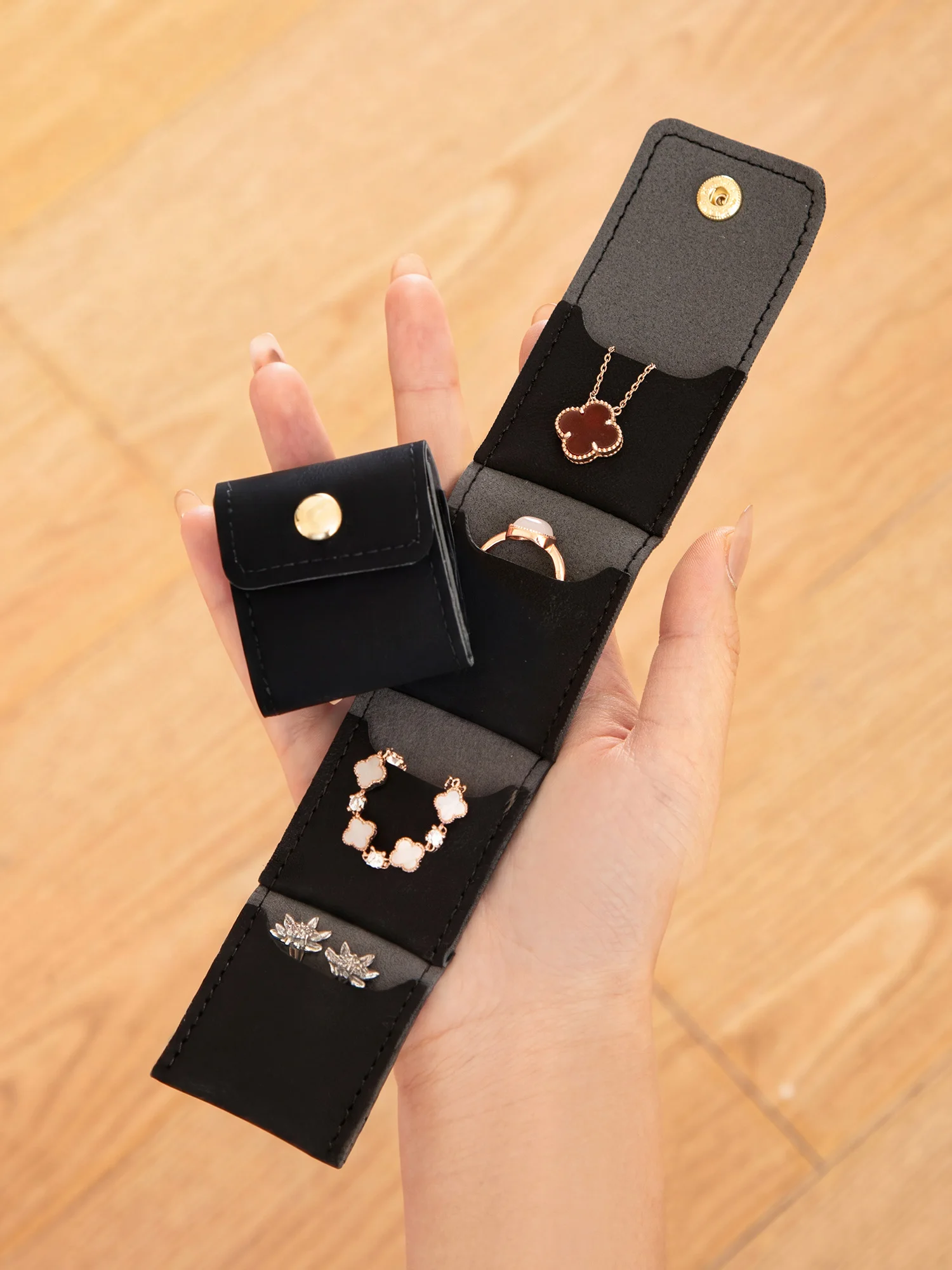 Stylish Mini Jewelry Storage Pouch PU 4 Compartments Portable Foldable Necklace Ring Jewelry Bag Multifunctional Jewelry Box