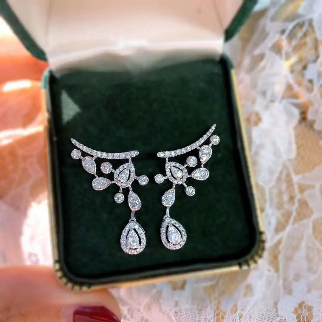 

Douyin live source hot sale imitation moissan-plated pt950 platinum stud earrings super shimmering pear-shaped goddess