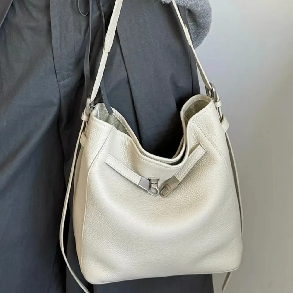 

2026 New Leather Women's Bag Casual Versatile First Layer Soft Cowhide Shoulder Crossbody Bucket Texture Unique Fashion Simple