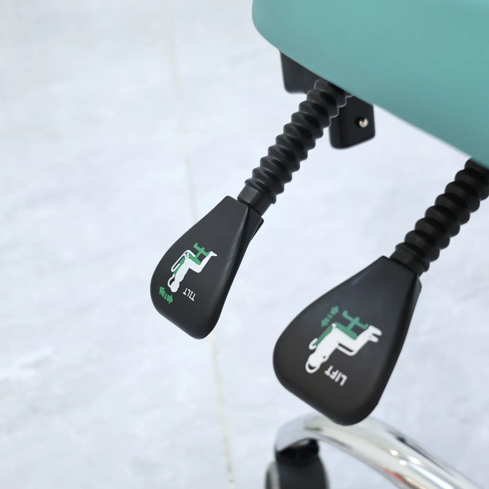 Ergonomischer Rollhocker mit Rückenlehne, für Nageltechniker, Friseure & Zahnärzte, Komfortabler Hebe-Technikerstuhl mit Rollen – Detail 14