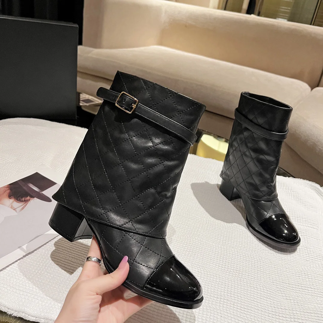 

Hot Sale Womens Short Boots Cowhide Upper Sheepskin Lining Genuine Leather Sole Pointed Toe with 5.5cm Chunky Heel QuiltedDesign