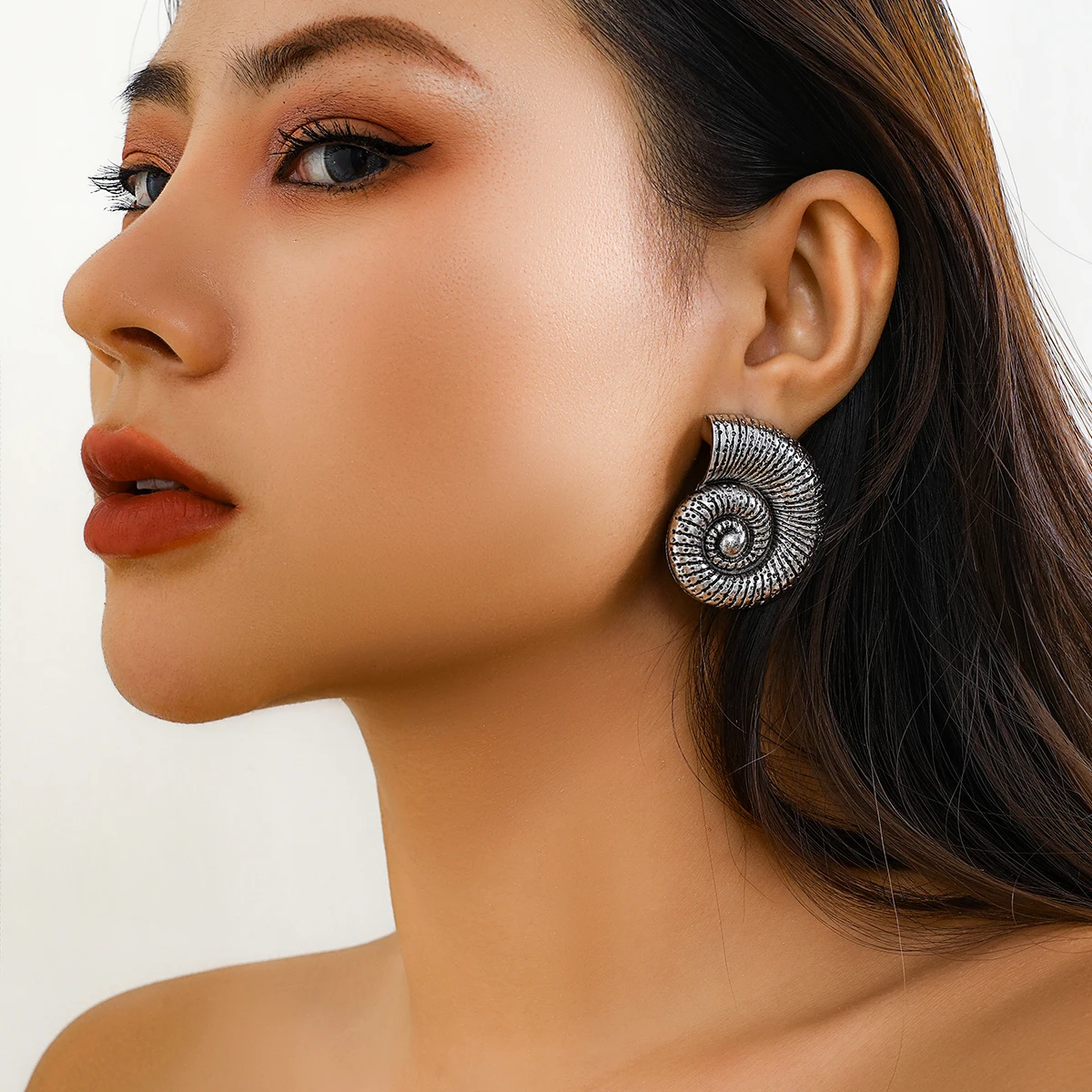 Punk Boho Big Conch Snail Stud Earrings for Women Trendy Unique Chunky Piercing Earrings Grunge Vacation Jewelry Gift Steampunk