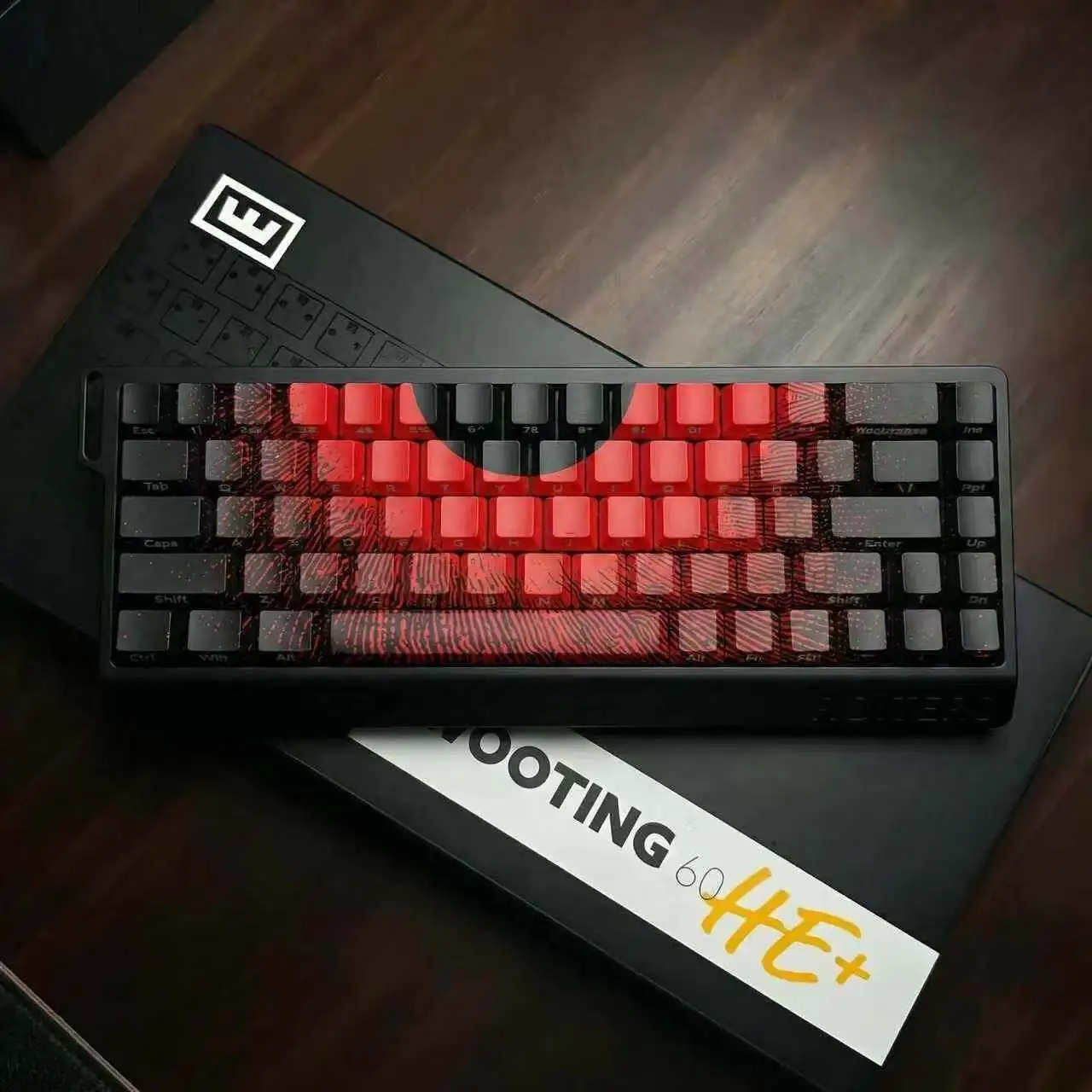 Black Red Coronal Style Berserk Keycaps Anime Cherry Dye-Sub PBT Mechanical Keyboard Game Key Cap Made68 Wooting 60he+ Ace68