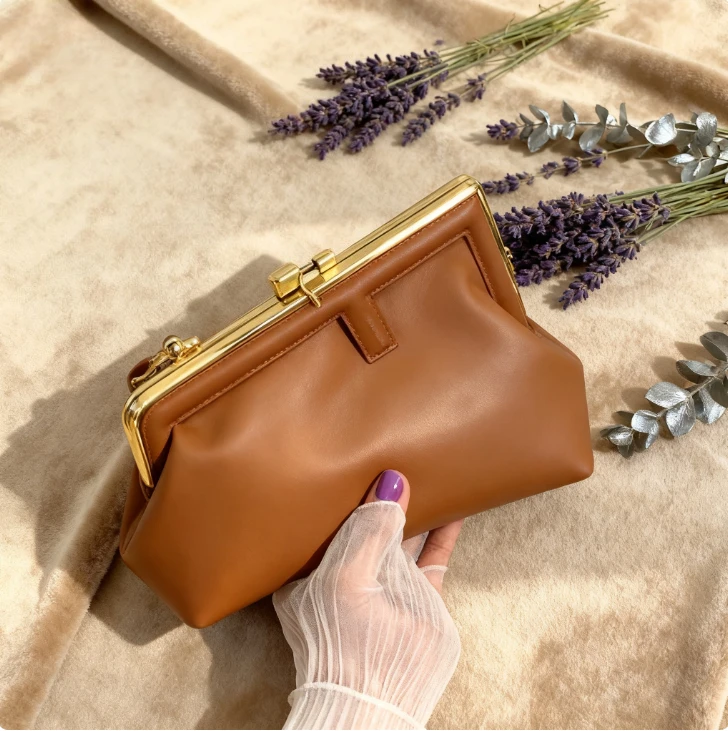 

New textured women's bag, high-end sense, trendy fashion, solid color clip bag, simple shoulder messenger popular women's bag