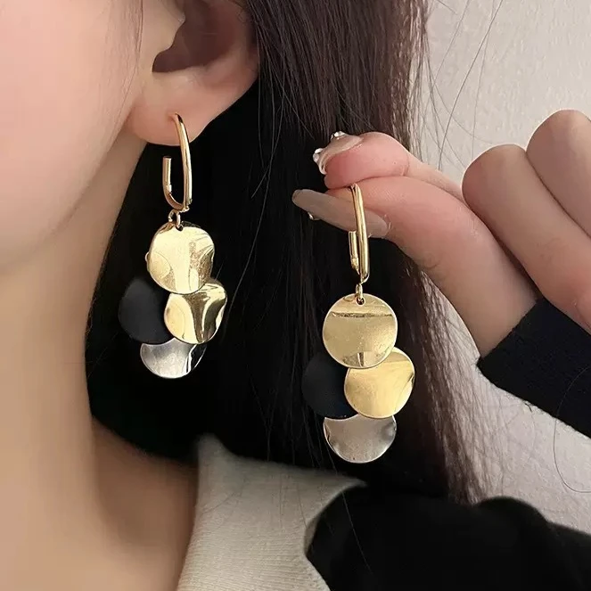 

1 Pair of Trendy Stylish Golden Dangle Earrings Geometric Glitter Design Match Daily Outfits Party Accessories Fashionable Stuff