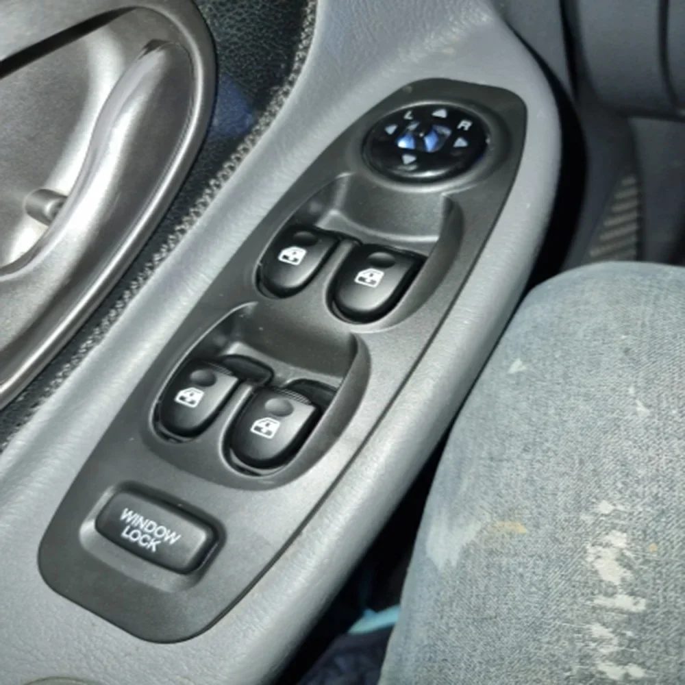

For Hyundai Accent Verna Avega Brio 2000 2001 2002 2003 2004 2005 Car Power Window Master Switch Button 93570-25020 93570-25000