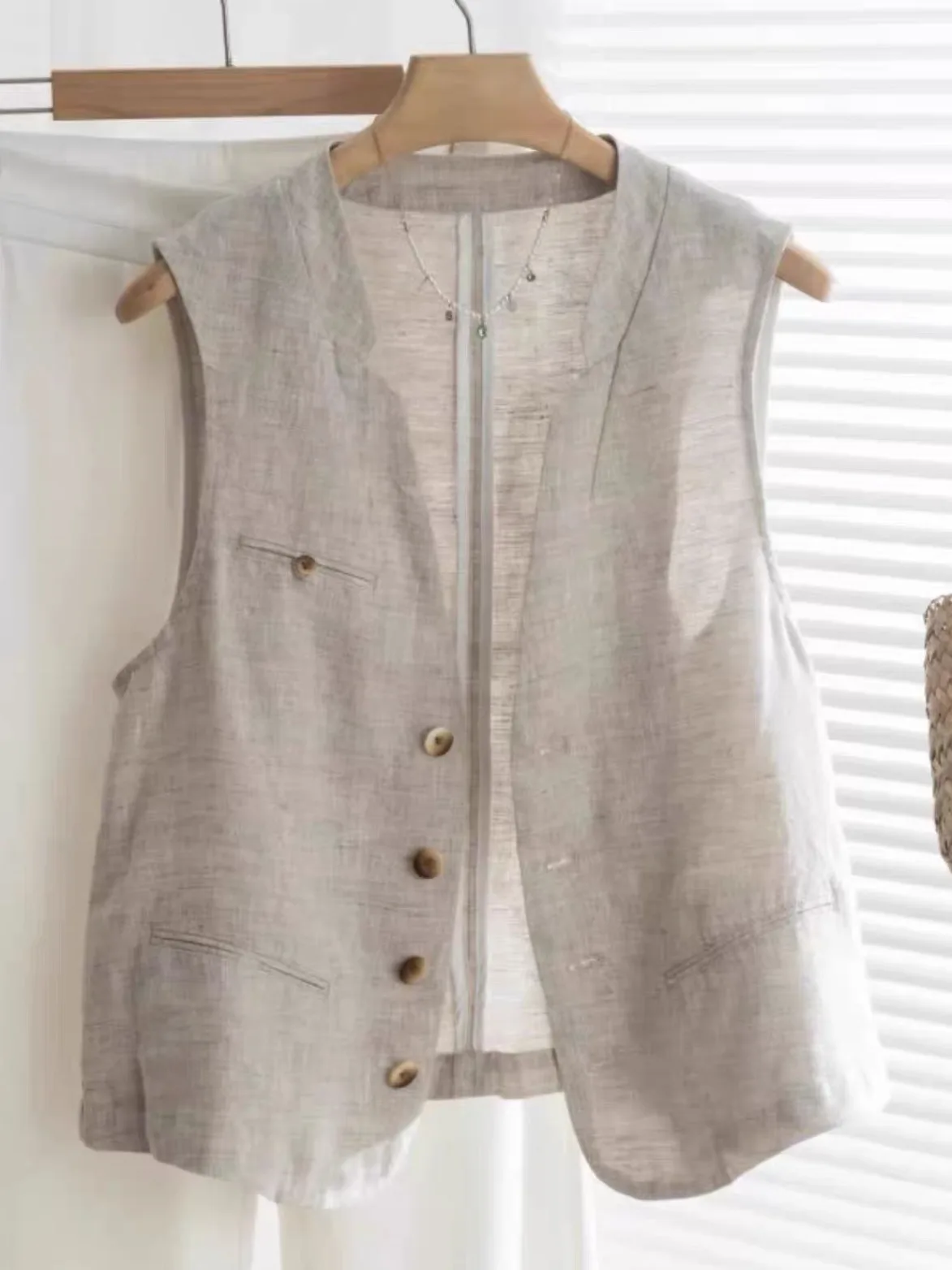 

Slim Fit V-Ne Linen Blouse Jaet Women's Summer Thin Faionable Cotton Linen Vest Layered Top Single Button Closure