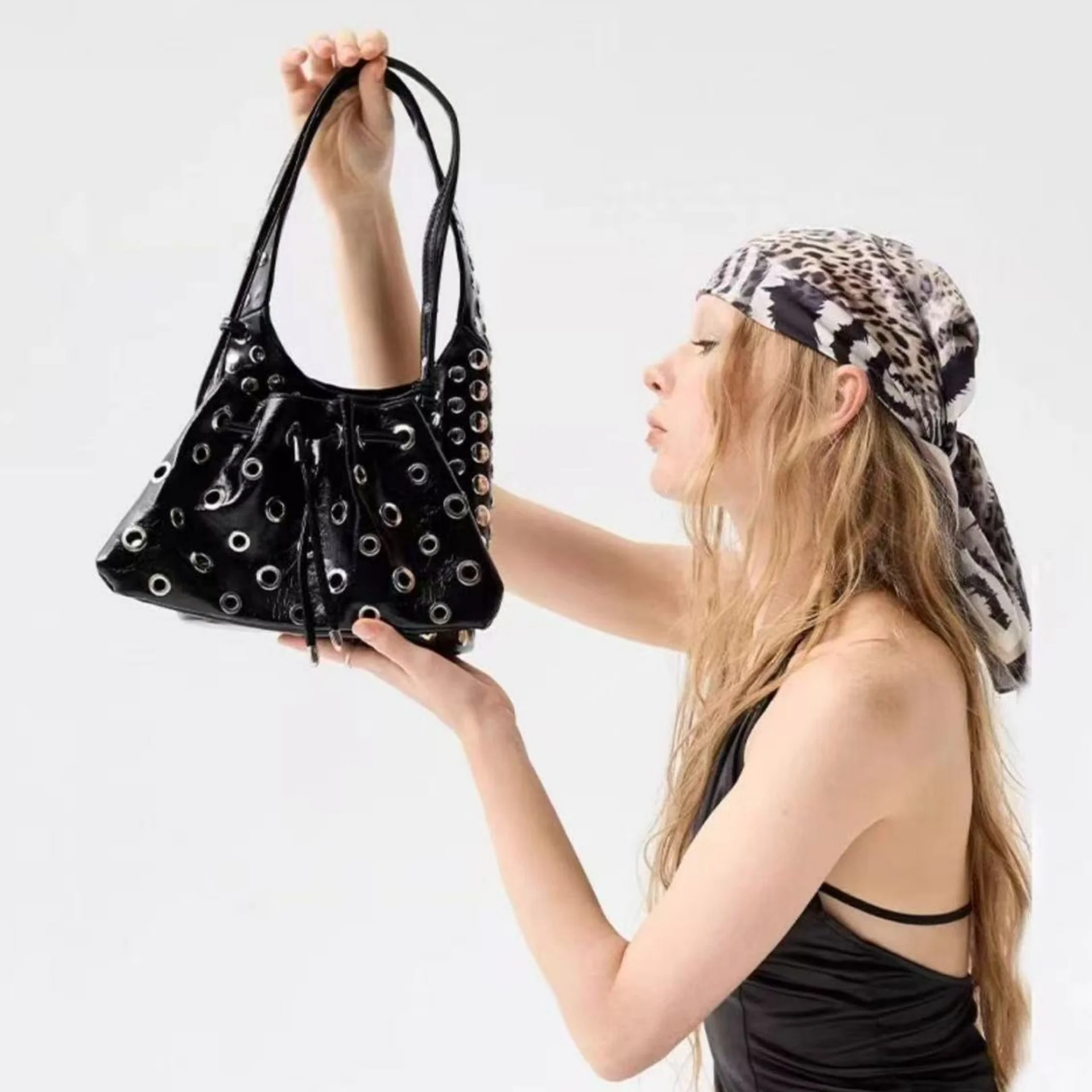 European and American fashionable Storage Bags functional style hollow shoulder fins tote bag personalized rivet triangle bag