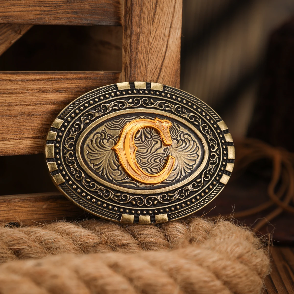 Una fibbia per cintura in metallo con fibbia per cintura in stile occidentale per uomo e donna, con una fibbia per cintura unica, retrò e innovativa