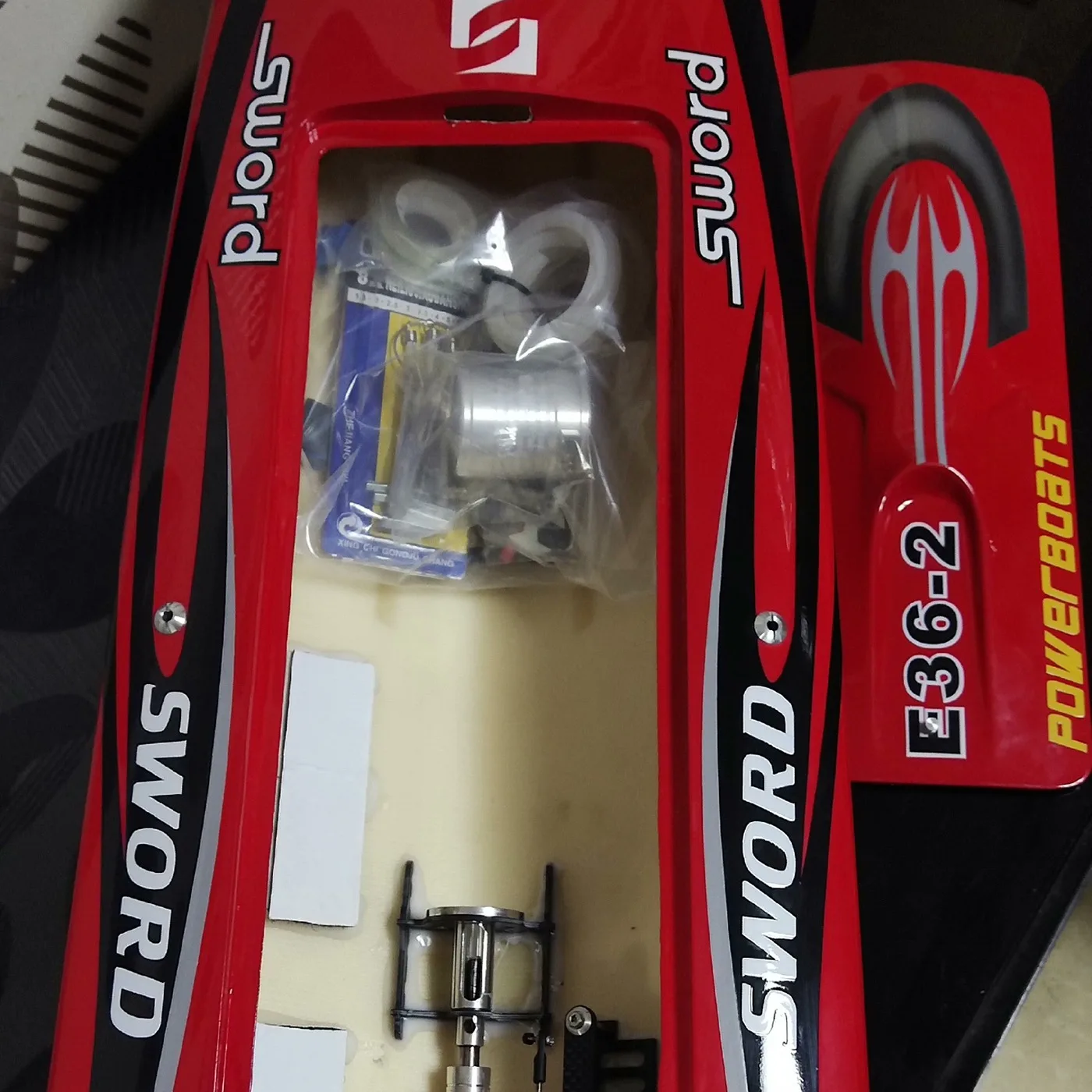 106 cm RC Boot Scharfe Pfeile E36 Fernbedienung Schnellboot Aus Fiberglas Material Autolack RC Boot Rumpf Erwachsene Spielzeug geschenk