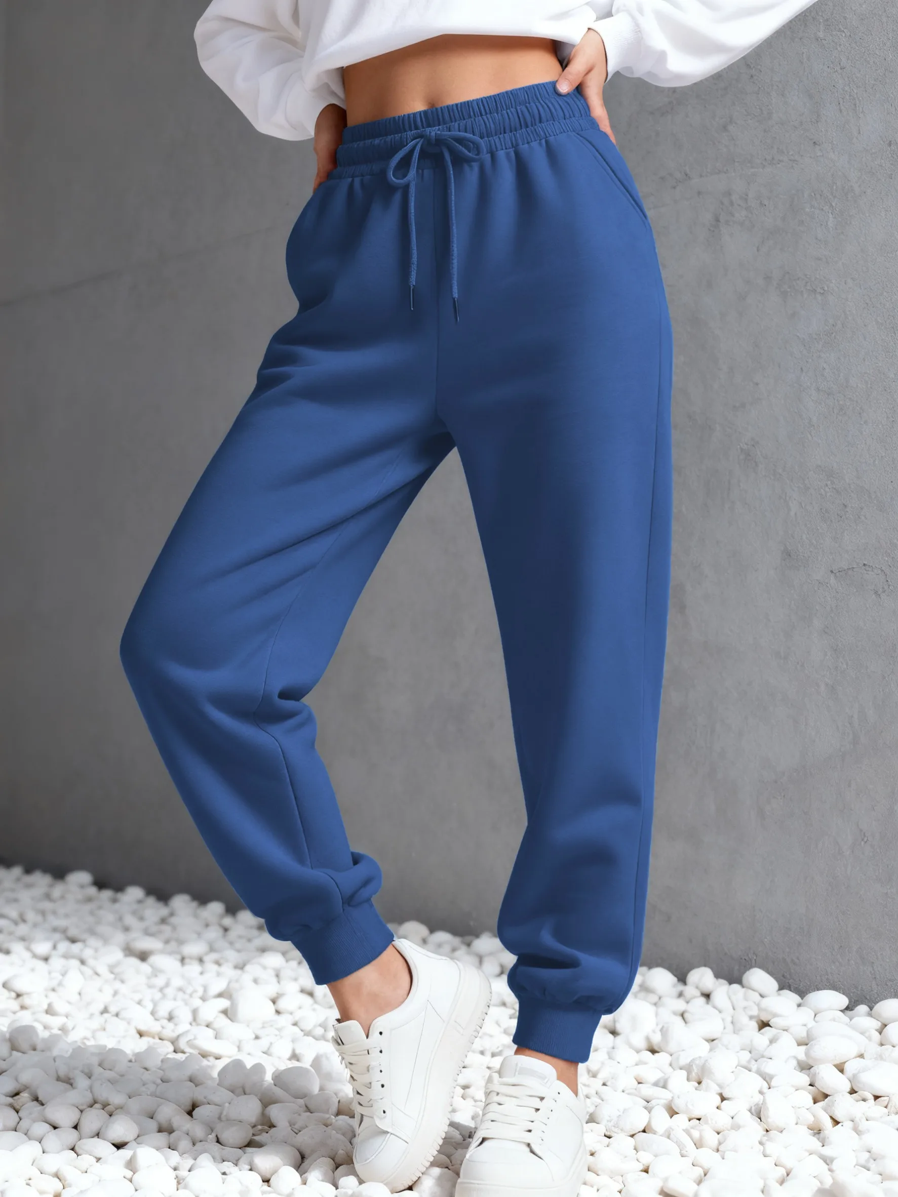Pantalones informales lisos para mujer, pantalones de chándal cómodos de otoño, pantalones con bolsillos versátiles, pantalones con cordón a la moda, pantalones deportivos de lana para correr