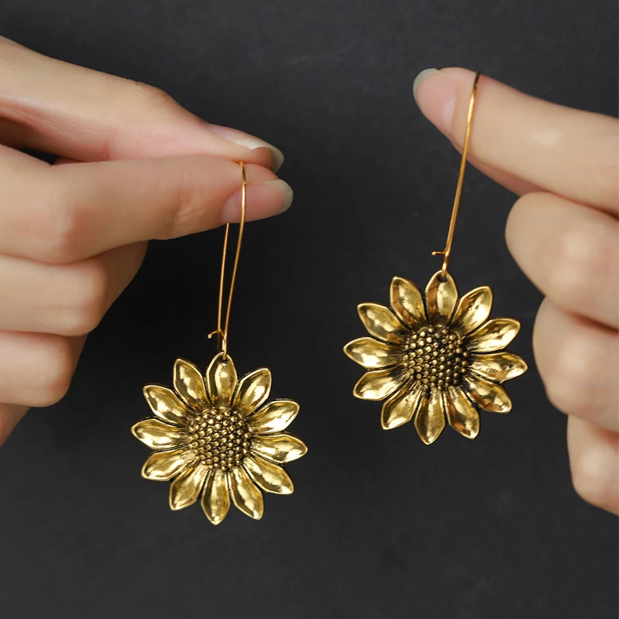 A pair of vintage Bohemian style alloy gold-plated and blackened three-dimensional sunflower earrings as a holiday gift