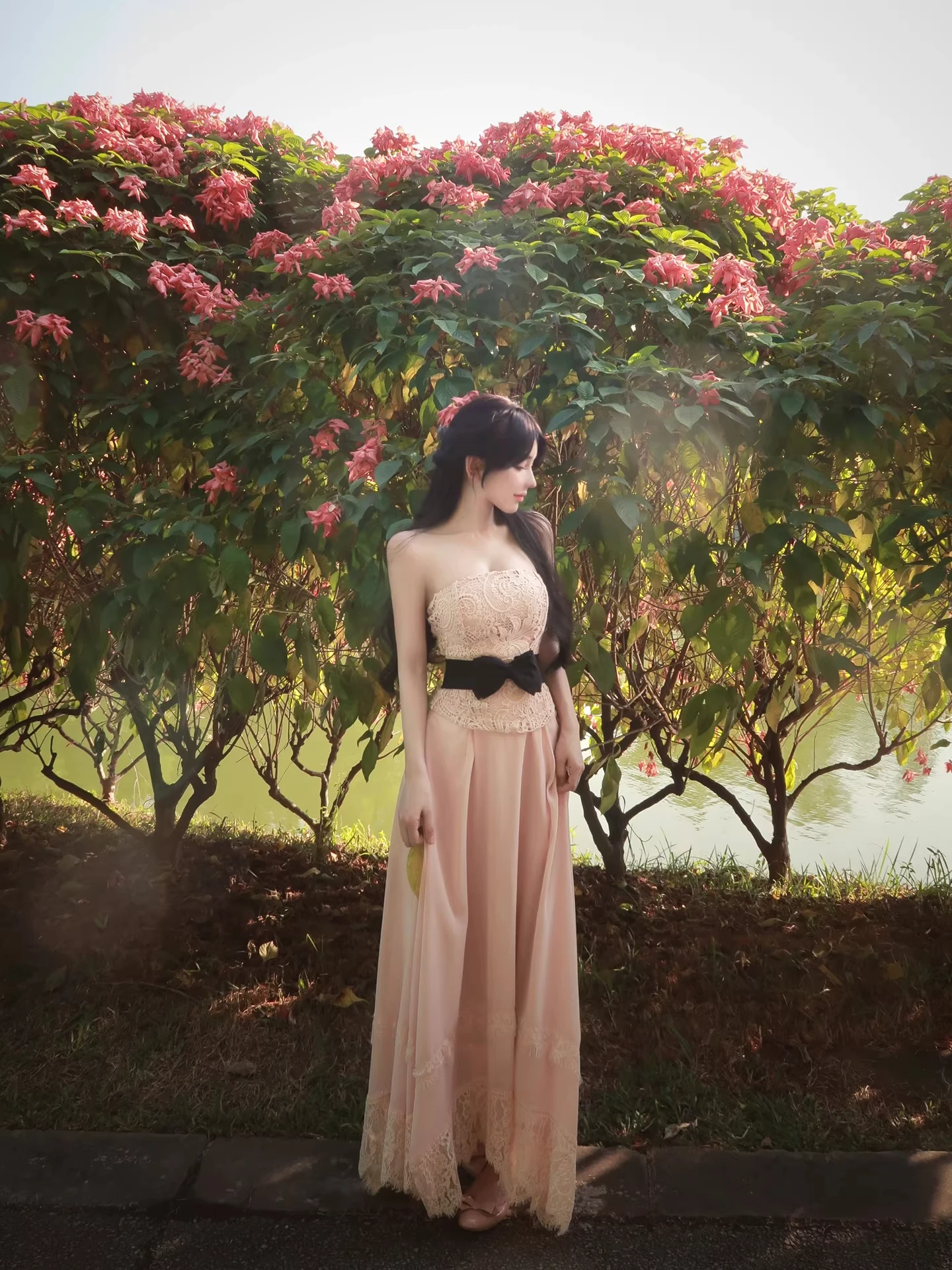 

Комплект из двух предметов: сексуальный кружевной топ-бюстье и длинная юбка-сетка с драпировкой и завышенной талией Pure Desire