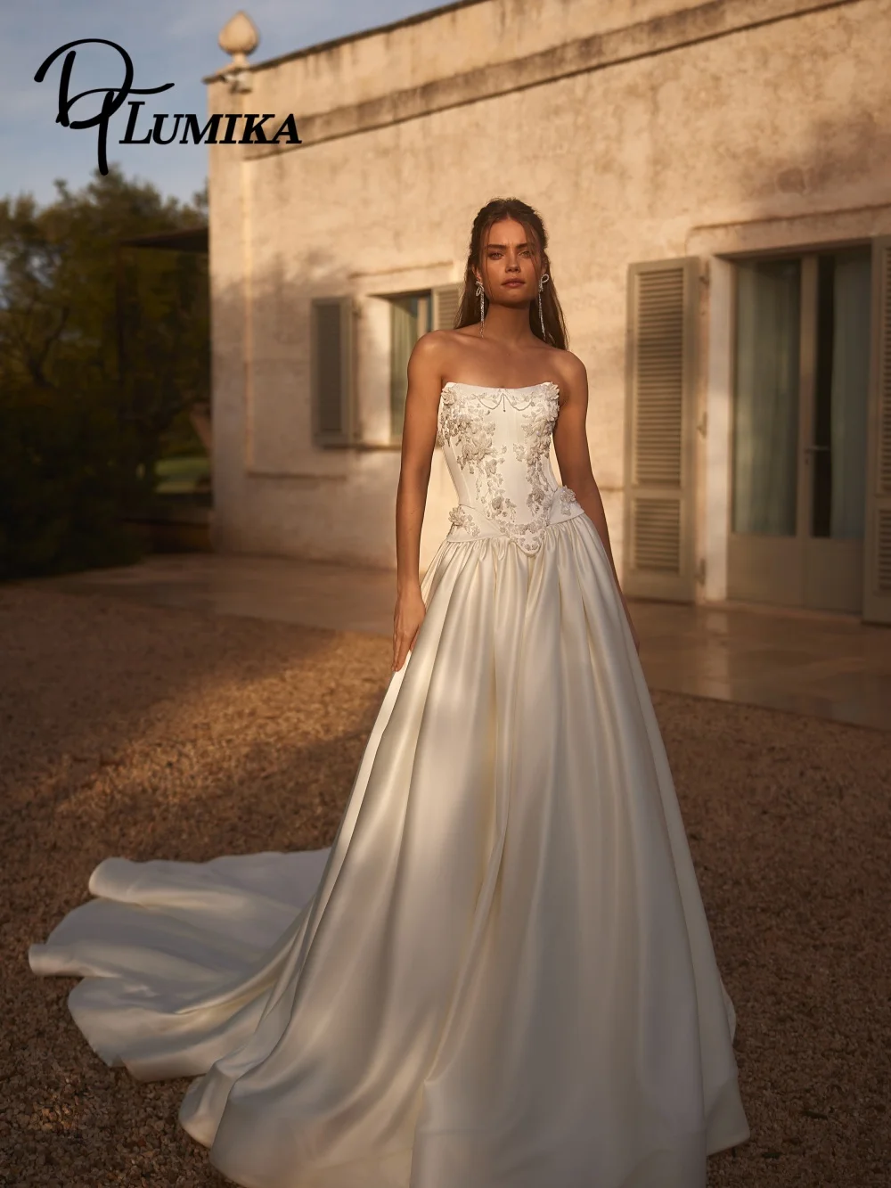 

Elegant Satin A-Line Wedding Dress 2026 Elegant Sweetheart Bridal Gown Sexy Strapless Applique Floor-Length Customized