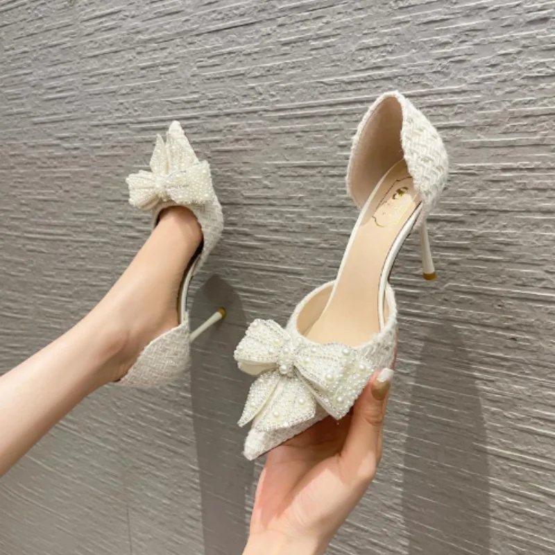 sapatos-de-casamento-brancos-de-luxo-com-laco-de-perolas-e-cristais-para-mulheres-sapatos-de-festa-de-designer-com-salto-fino