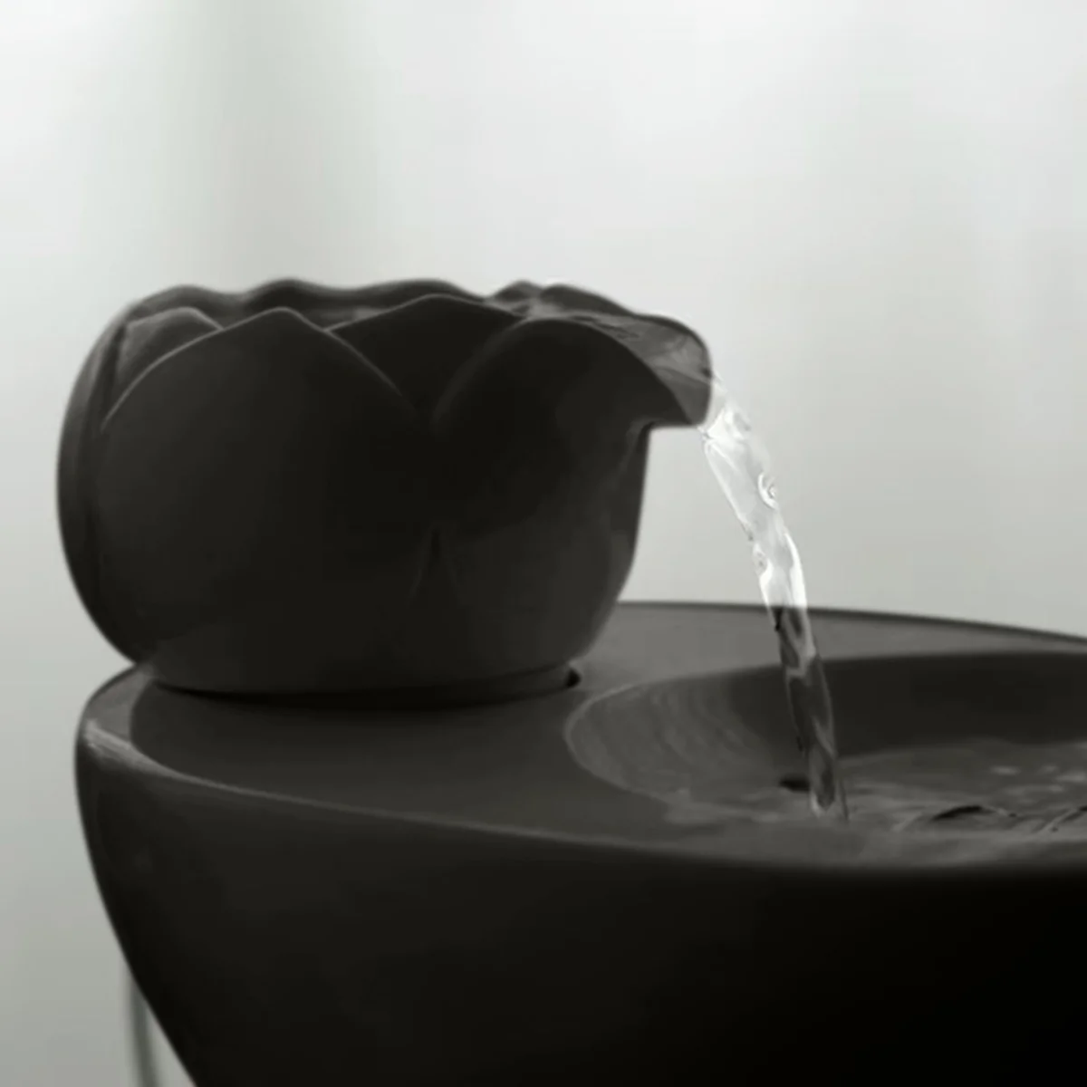 

2025+ Ceramic Pet Water Fountain with USB Pump for Cats and Other Pets to Drink Water.