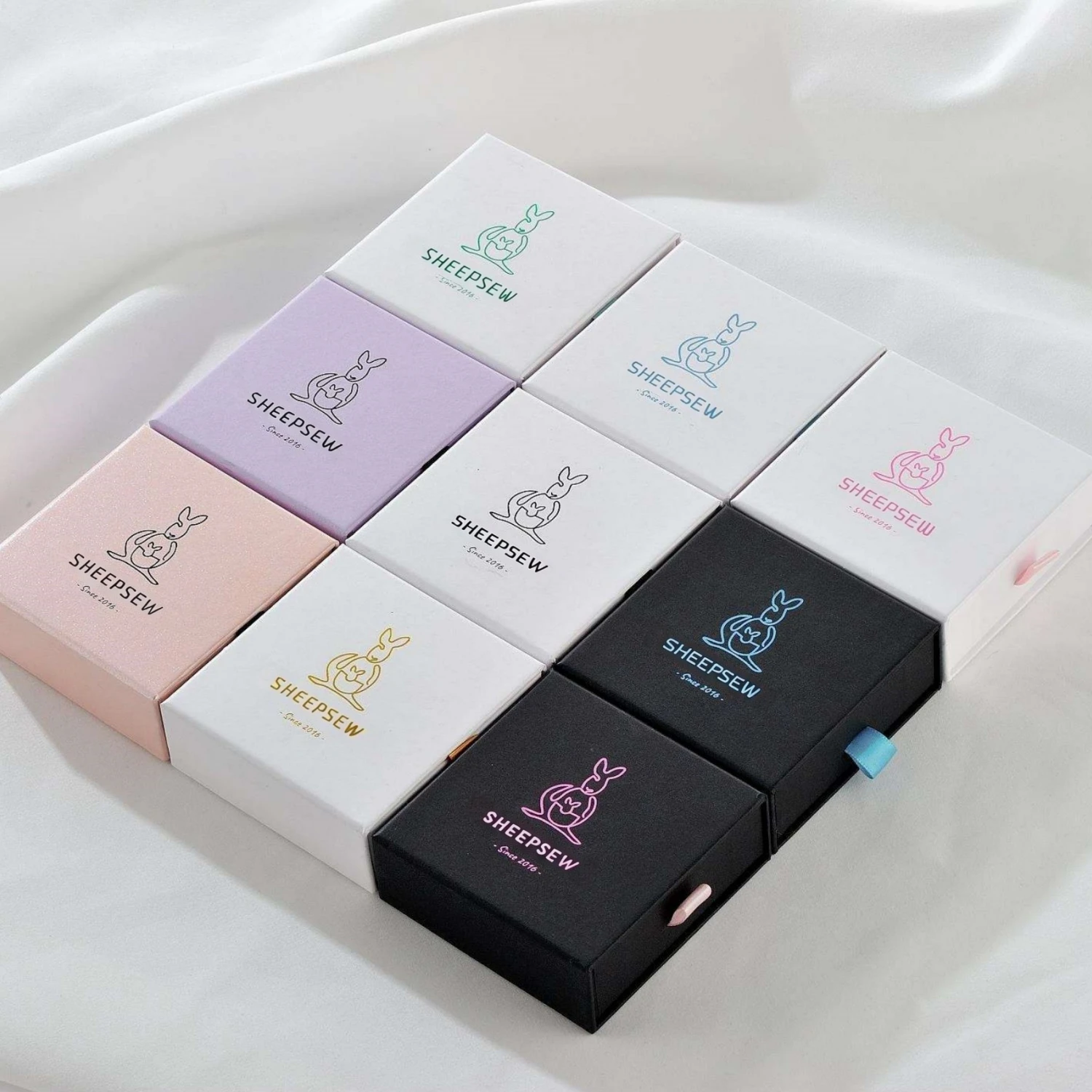 

20 шт., оптовая продажа, роскошные ювелирные изделия, подарочное ожерелье, серьги, шкатулка для драгоценностей, индивидуальный логотип, жесткий картон, твердая бумажная упаковочная коробка