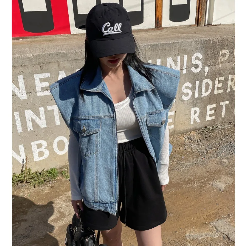 

Washed Denim Jacket with Shoulder Pads Women's Casual Breathable Outerwear Cotton High Collar Regular Sleeve Length